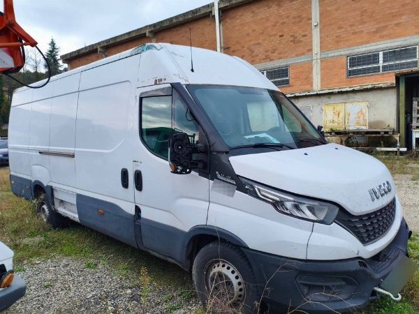 Autocarri e furgoni - Mercedes, IVECO e MAN - beni strumentali provenienti da leasing - Vendita 3