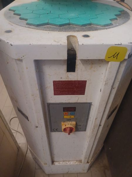 Ausr&uuml;stungen und Einrichtung f&uuml;r eine B&auml;ckerei &ndash; Auto &ndash; Gerichtliche Liquidation Nr. 9/2025 &ndash; Gericht Macerata &ndash; Verkauf 3