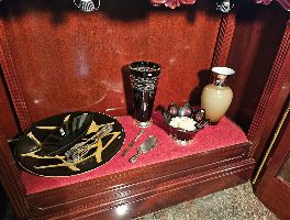 Lotti di decorazione, argenteria, cristalleria, gioielleria e articoli da regalo