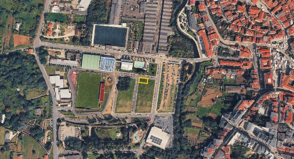 Quatro habita&ccedil;&otilde;es e um espa&ccedil;o comercial no mesmo edif&iacute;cio, juntamente com tr&ecirc;s terrenos urbanos cont&iacute;guos, em Betanzos (A Corunha) - Tribunal do Com&eacute;rcio n&ordm; 1 de A Corunha