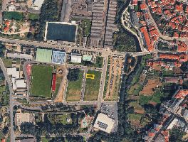 Quattro abitazioni e un locale commerciale nello stesso edificio, insieme a tre terreni urbani contigui, a Betanzos (A Coru&ntilde;a)