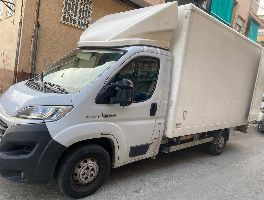 Vloot van vrachtwagens en een voertuig, gelegen in Alicante