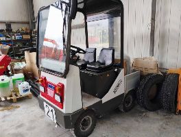 Carrelli Elevatori e - Trattore elettrico