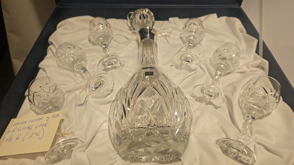 Collection of silver pieces, crystalware and decorative objects - Court No. 1 of A Coru&ntilde;a