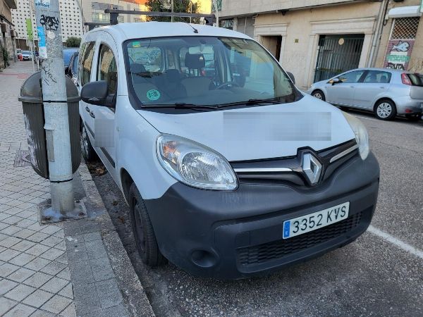 Tri kombija, alati, računalna oprema i razni namje&scaron;taj u Pontevedri - Trgovački sud br. 3 u Vigu