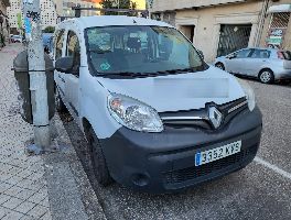 Tre furgoni, attrezzi, apparecchiature informatiche e mobilio vario a Vigo
