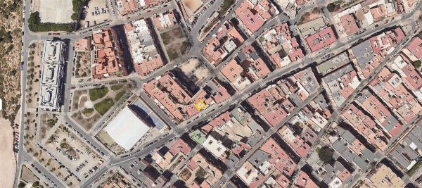 Place de parking située Avda de la Cruz à Almería - Tribunal de commerce n°2 d’Almería