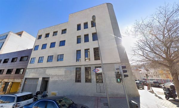 2 B&uuml;ros und 5 Garagenstellpl&auml;tze im selben Geb&auml;ude in Madrid &ndash; Handelsgericht Nr. 8 von Madrid