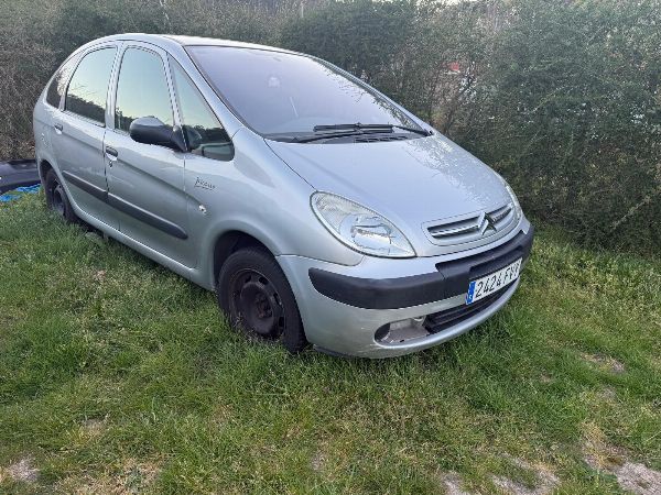 Dy automjete dhe nj&euml; moto&ccedil;iklet&euml; n&euml; Pontevedra - Gjykata Tregtare Nr. 1 e Pontevedr&euml;s
