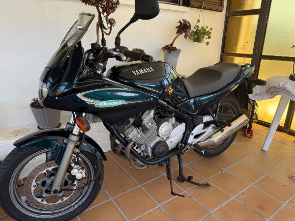 Dy automjete dhe nj&euml; moto&ccedil;iklet&euml; n&euml; Pontevedra - Gjykata Tregtare Nr. 1 e Pontevedr&euml;s