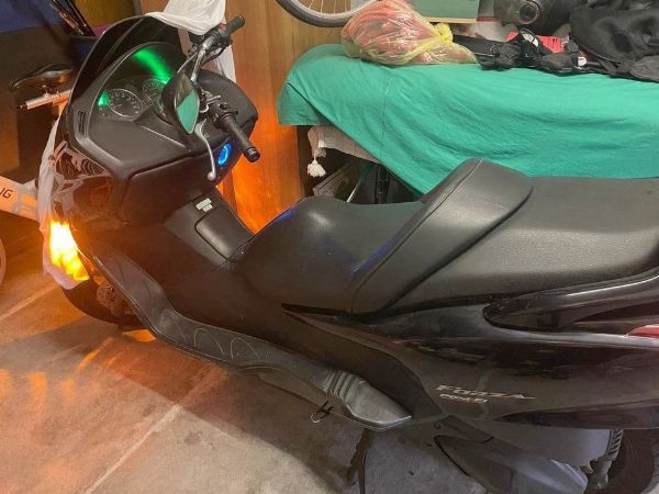 Stock de libros, ensayos y CD-ROM - Moto Honda Forza - Liquidación Judicial n.º 806/2025 - Tribunal de Milán - Venta 2