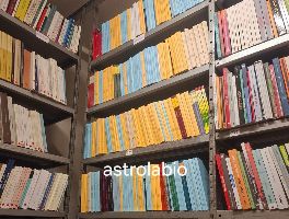 Stock di libri, saggi e CD-Rom, - Moto Honda Forza