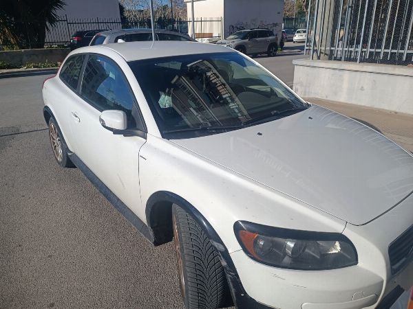 Volvo C 30 - Arredo soggiorno - Liquidazione Giudiziale n. 92/2025 - Tribunale di Trani - Vendita 2