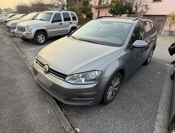 R&oacute;żne meble i wyposażenie biurowe - Volkswagen Golf Variant - Likwidacja sądowa 250/2025 - Sąd w Brescii