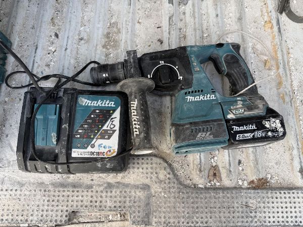 Citroen Jumper e Renault Trafic - Attrezzature edili - Liquidazione Giudiziale 10/2026 - Tribunale di Bolzano