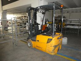 Materiali elettrici per l'illuminazione - Scaffalature e carrello elevatore - Arredi e elettronica per ufficio