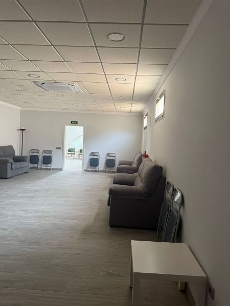 Entrepôt industriel avec licence d’utilisation pour funérarium à Quesada - Vente privée - 1