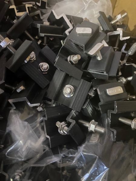 Aktywa fotowoltaiczne, falowniki i materiały elektryczne &ndash; Sąd Gospodarczy nr 2 w Gironie