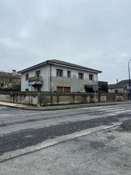 Asuinrakennus ja tontti Lalínissa, Pontevedrassa – Pontevedran kauppatuomioistuin nro 1