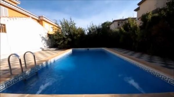 Zweistöckiges Chalet in Villa de Otura, Granada – Handelsgericht Nr. 2 von Granada