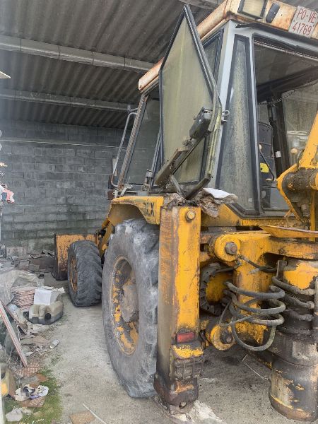 Dos camiones y una retroexcavadora en Pontevedra - Juzgado De Lo Mercantil N&uacute;mero 1 de Pontevedra