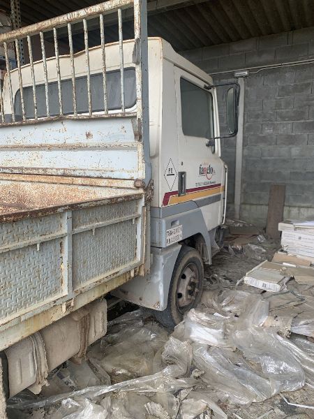 Dos camiones y una retroexcavadora en Pontevedra - Juzgado De Lo Mercantil N&uacute;mero 1 de Pontevedra