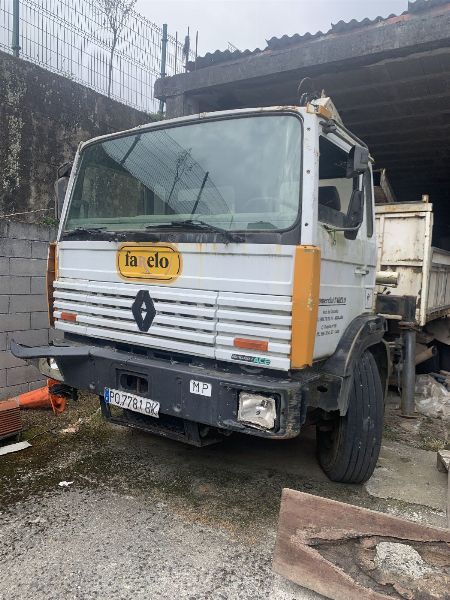 Dos camiones y una retroexcavadora en Pontevedra - Juzgado De Lo Mercantil N&uacute;mero 1 de Pontevedra
