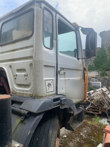 Du' camion e scorte de material sanitaro e ceramico - Tribunale de lo Mercantile Numero 1 de Pontevedra