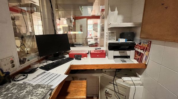 Equipament de ristorazion, mobilia e equipagg informateg a Benalm&aacute;dena - Trib&uuml;nal de la Merchandil N.&ordm; 2 de M&aacute;laga