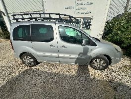 Scorte, macchinari, veicoli, arredi e impianti tecnici di un&rsquo;azienda di falegnameria e vetreria a Cadice 