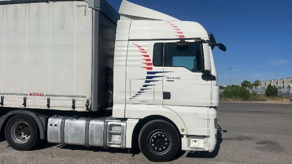 Lotto di autocarri trattori e un rimorchio - Tribunale Commerciale n°3 di A Coruña