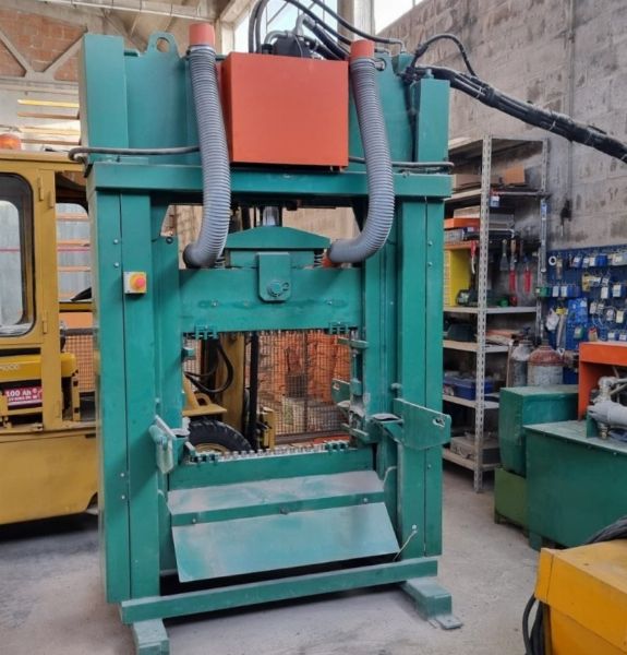 Manufatti edili e decorativi - Macchinari, stampi e uffici - Liquidazione Giudiziale 51/2025 - Tribunale di Avellino