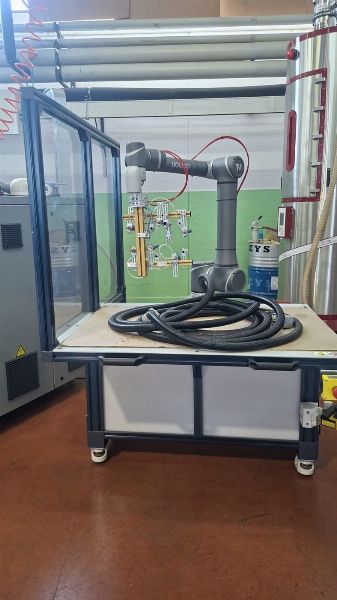 Omron robotanläggning - produktionsutrustning från leasing