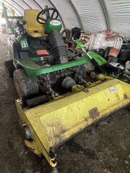 N. 2 Trattorini John Deere - Liquidazione Coatta Amministrativa n. 12/2024 - Tribbunale de Verona