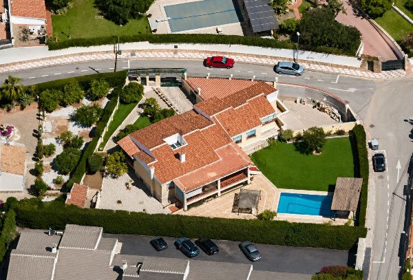 Chalet nell’urbanizzazione Puertosol, Málaga - Sezione Commerciale del Tribunale di Prima Istanza di Málaga. Aula n. 2