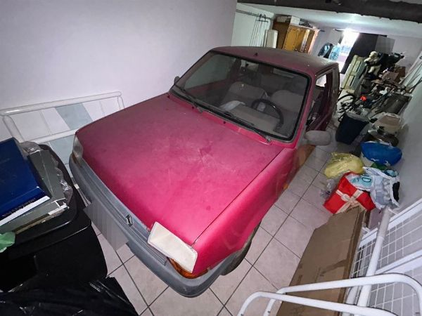 Pohištvo in oprema za bar in picerijo – Renault 5 – Sodni stečaj (Liquidazione Giudiziale) št. 2/2026 – Sodišče Bari