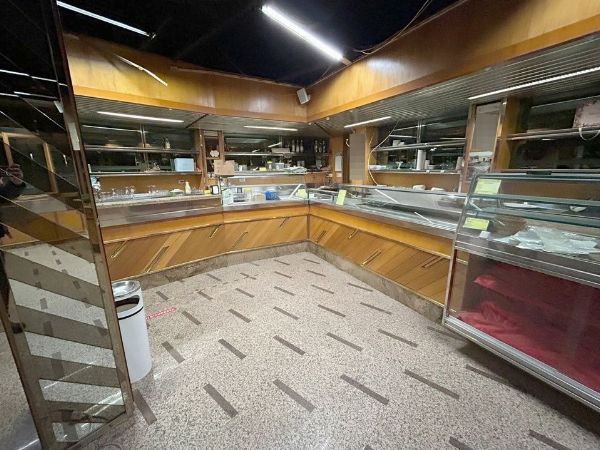 Pohištvo in oprema za bar in picerijo – Renault 5 – Sodni stečaj (Liquidazione Giudiziale) št. 2/2026 – Sodišče Bari