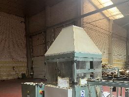 Insieme di macchinari industriali, veicoli e impianti per la fabbricazione di imballaggi, situati a Mérida