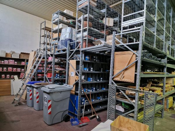 Autoteile, - Auto, Regale und Büromöbel - Gerichtliche Liquidation Nr. 14/2025 - Gericht von Cagliari