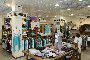 Mob&iacute;lia de loja, stock de roupa e equipamento comercial. 1