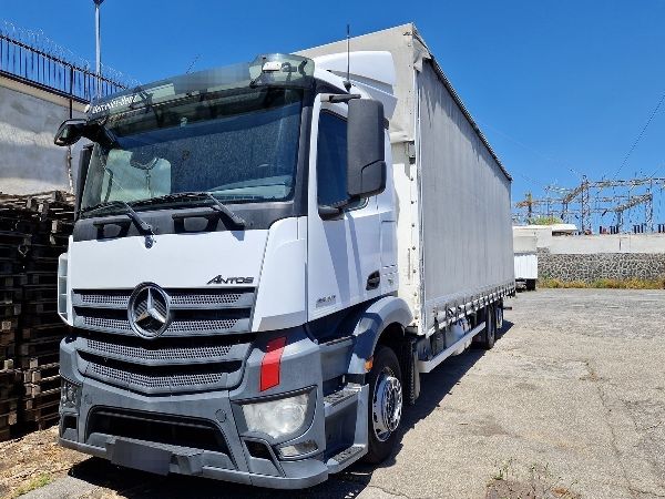 Mercedes-vrachtwagen - Biga Omar en laadklep - Houtversnipperaar - Particuliere verkoop
