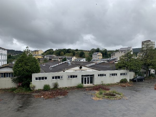 Industrikomplex bestående av 2 hallar och 5 tomter i Vilanova de Lourenzá, Lugo – Privat försäljning