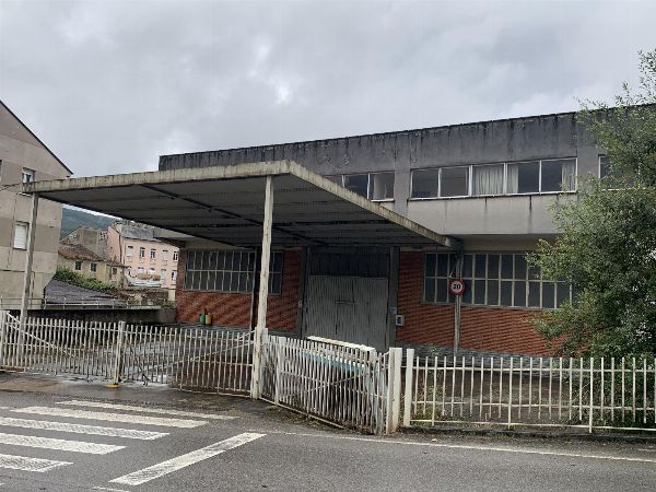 Industrikomplex bestående av 2 hallar och 5 tomter i Vilanova de Lourenzá, Lugo – Privat försäljning