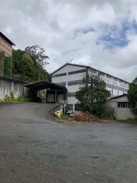 Industrikomplex bestående av 2 hallar och 5 tomter i Vilanova de Lourenzá, Lugo – Privat försäljning