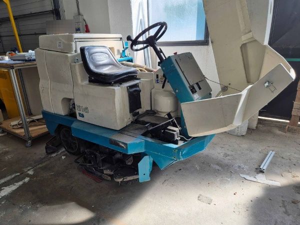 Gruppi elettrogeni, Scaffalature, - Cucine, Logistica e Mòbbili d'Ufficio - Liquidazione Giudizziale n.16/2026 - Tribbunale de Siena
