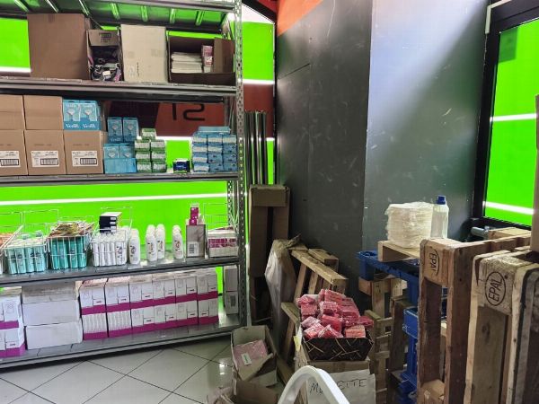 Mobili y equipamiento para supermercado - Stock de alimentos, bebidas y bienes de gran consumo - Liquidación Voluntaria