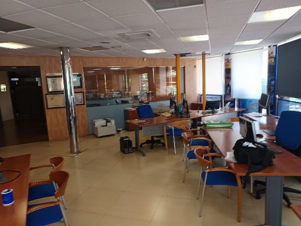 Espa&ccedil;o comercial localizado em Benidorm, Alicante - Tribunal do Mercantil n.&ordm; 4 de Alicante