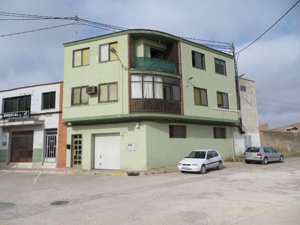 Etxebizitzen, pabilioien, merkataritza-lokalen, aparkalekuen eta hiri-lurzoruen multzoa, Almansan, Albaceten kokatua - Albaceteko 1. zenbakiko Merkataritza Epaitegia