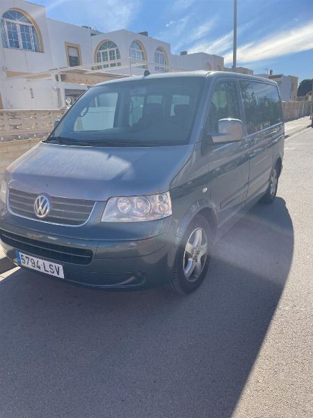 Furgoneta bat eta motozikleta bat Almerian eta Granadan kokatuak - Almeriako Merkataritza Epaitegia 2. zenbakia
