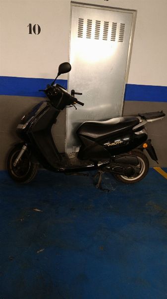 Furgoneta bat eta motozikleta bat Almerian eta Granadan kokatuak - Almeriako Merkataritza Epaitegia 2. zenbakia